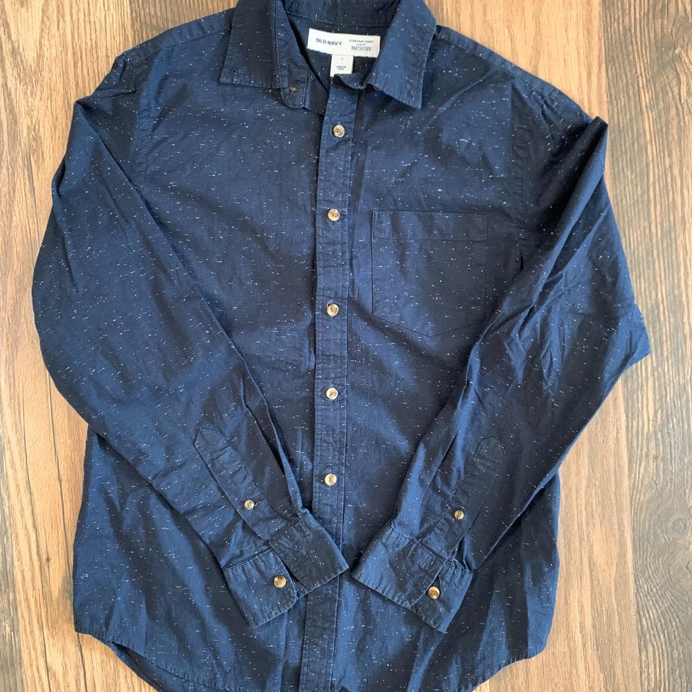 Old Navy Men's Slim Fit size Small Long Sleeve Button Down Everyday Shirt